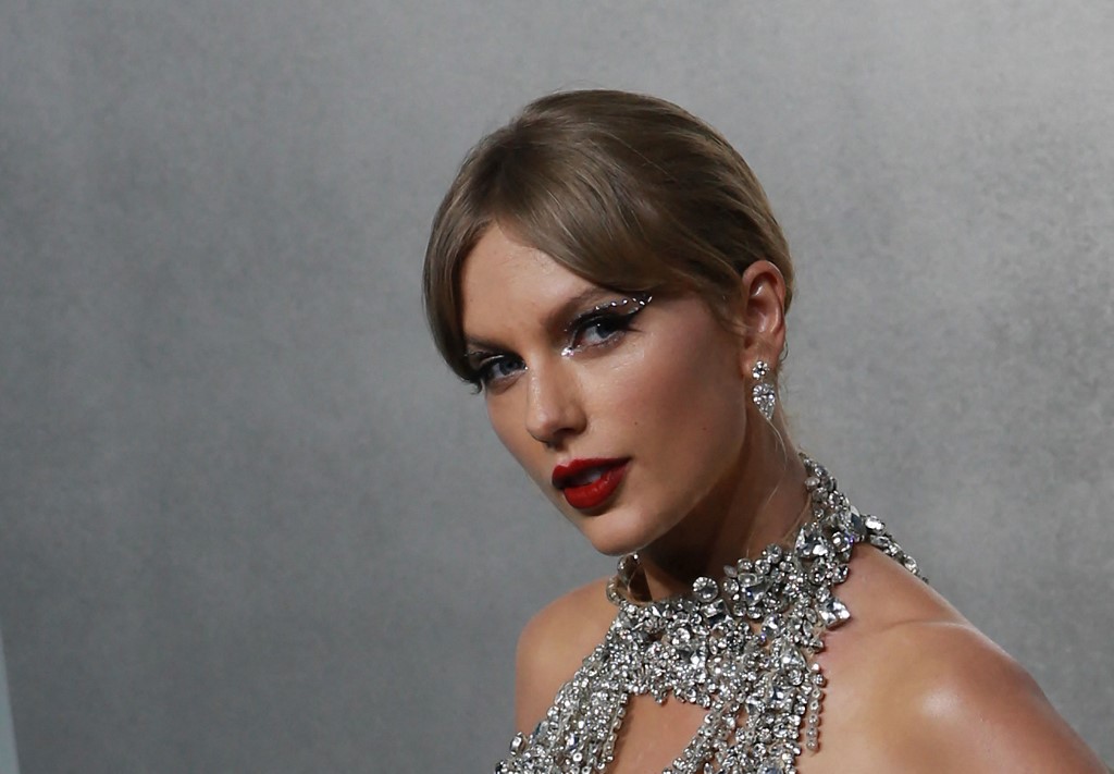 taylor swift top 10 billboard