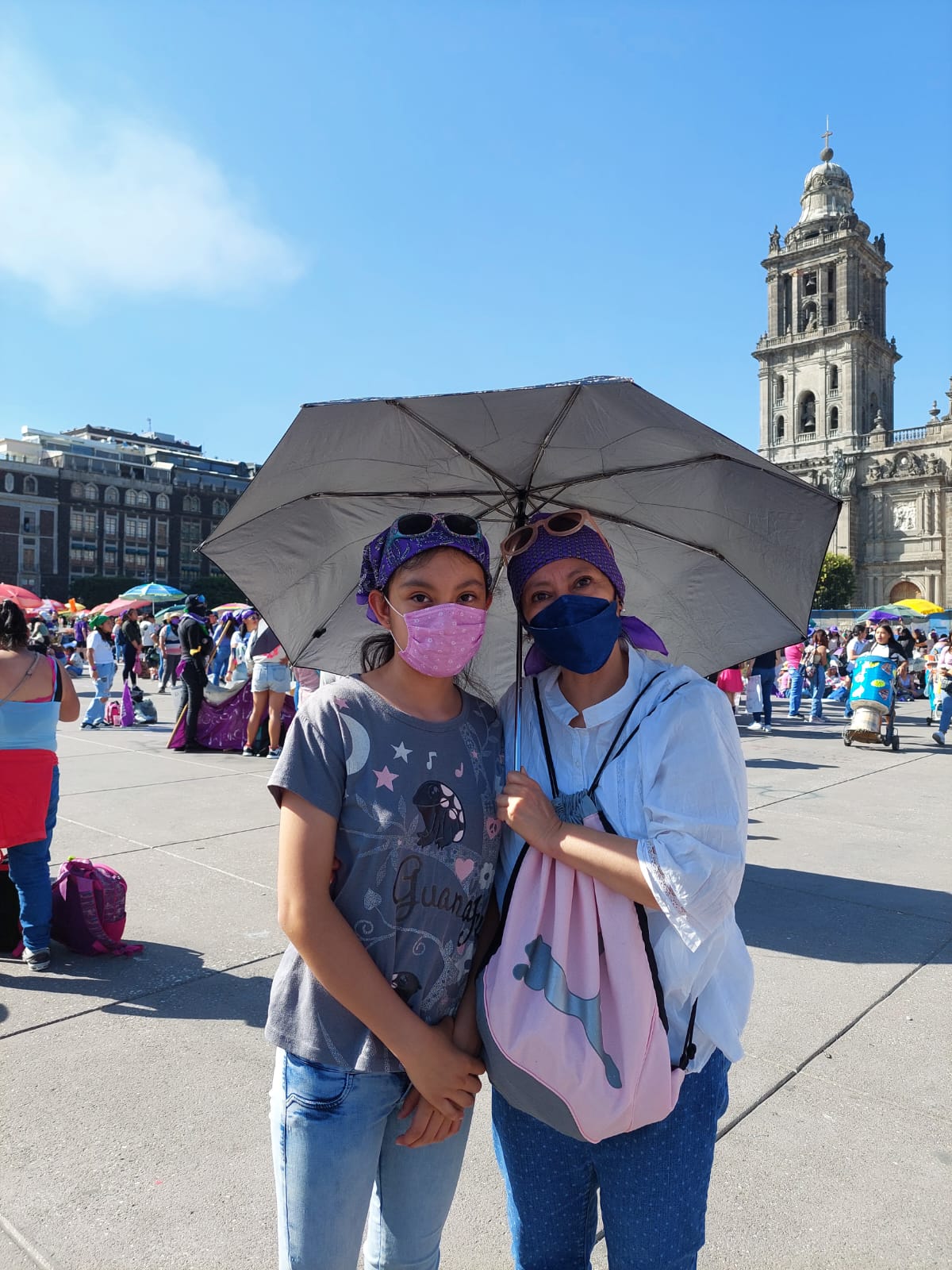 Eréndira con su hija Isabel vinieron de la GAM. Foto: Abigail Camarillo.