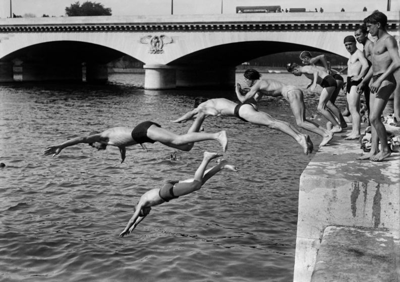 gente nadaba en el río sena en 1946