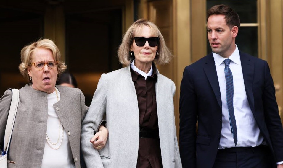 Donald Trump "me violó", dice experiodista E. Jean Carroll en juicio contra el expresidente