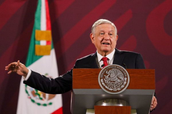 AMLO compra Mexicana