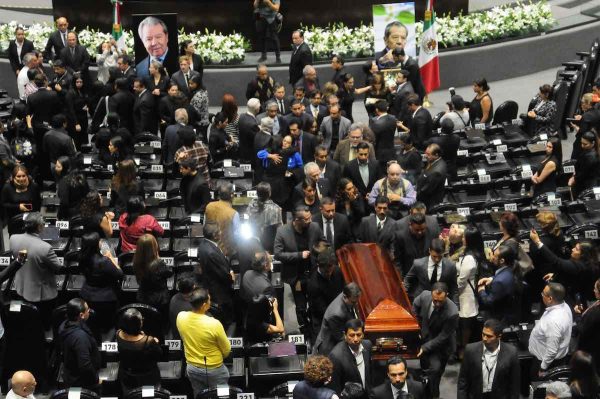 Féretro Porfirio Muñoz Ledo homenaje