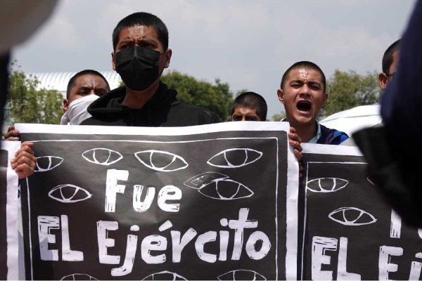 Manifestación contra el Ejército por caso Ayotzinapa