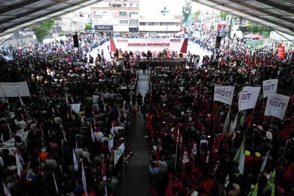 Sheinbaum tuvo asamblea informativa en la macroplaza de Iztapalapa.