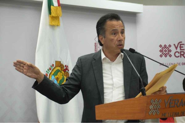 Cuitláhuac García, acusado de persecución política en Veracruz