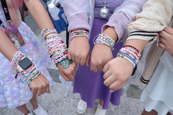 Estos son los friendship bracelets que las swifties intercambian. (Foto: Lizeth Ovando | IG @lizdete)
