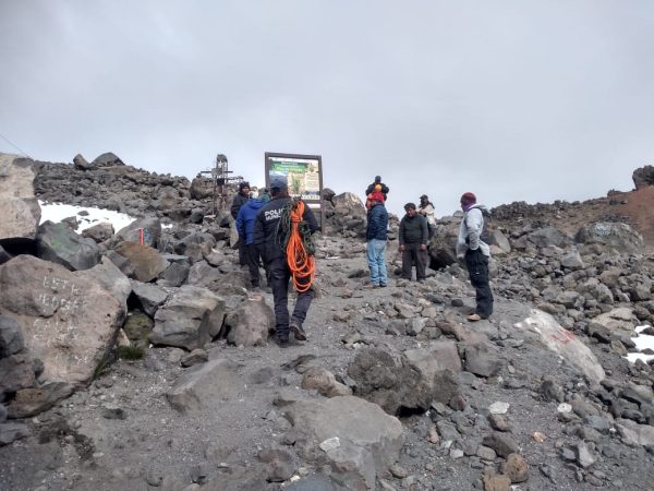Cuatro alpinistas murieron al caer del volcán citlaltepetl.