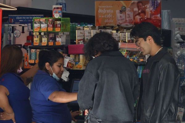 En 2022, 4.6% de la población adolescente y 19.5% de lapoblación adulta de México reportaron consumir tabaco, lo que representa a cerca de un millón de adolescentes y 16.6 millones de adultos fumadores