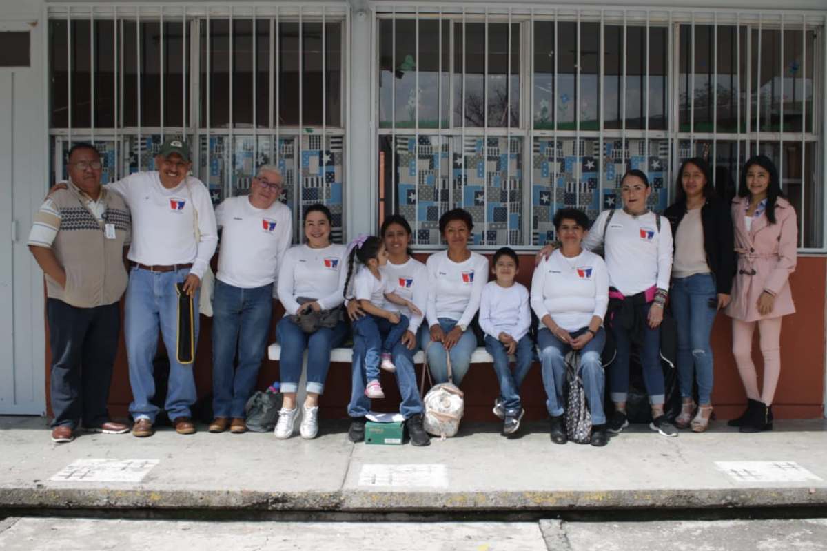 Ángeles Sandoval junto a sus compañeras del Club de Lectura Teomatzin, del Fondo de Cultura Económica. (Foto: Cortesía)