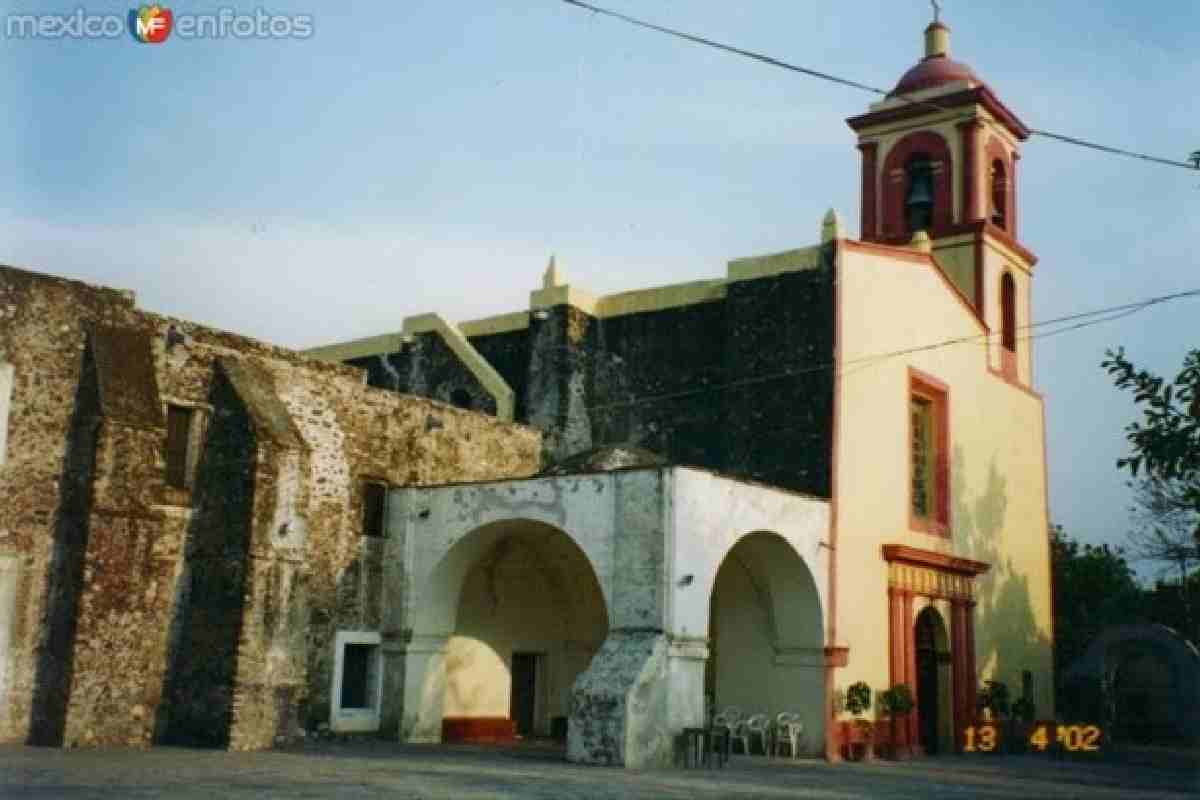 fachada del convento del siglo XVI de Yautepec, Morelos.