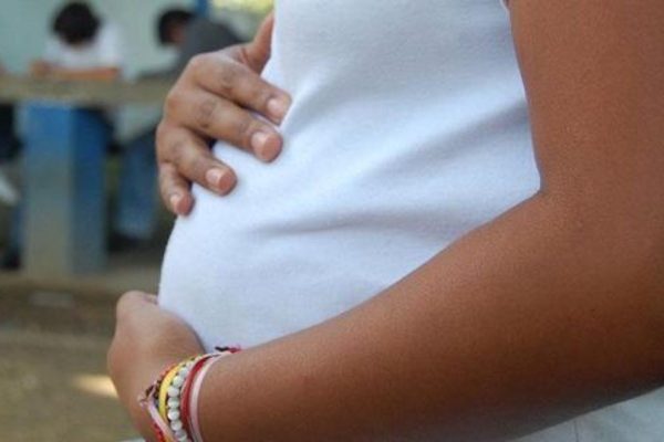 embarazo-adolescente-maternidades-en-mexico-2022