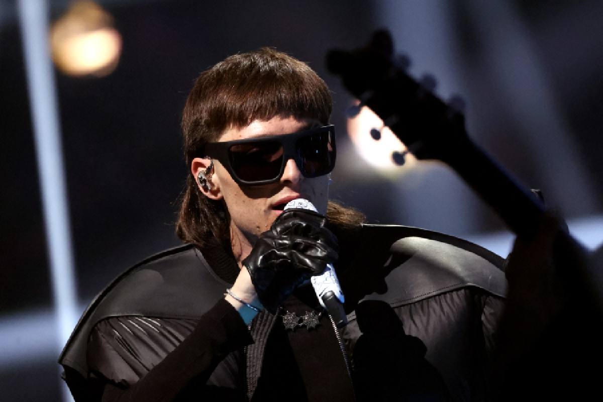 Peso Pluma canceló sus conciertos en cinco ciudades tras las amenazas recibidas por un grupo del crimen organizado. (Foto: AFP)