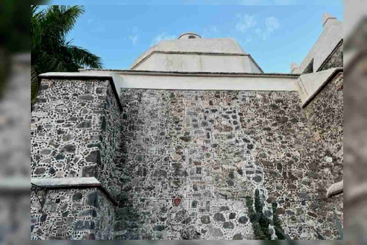 Exterior del Convento del siglo XVI en Yautepec, Morelos.