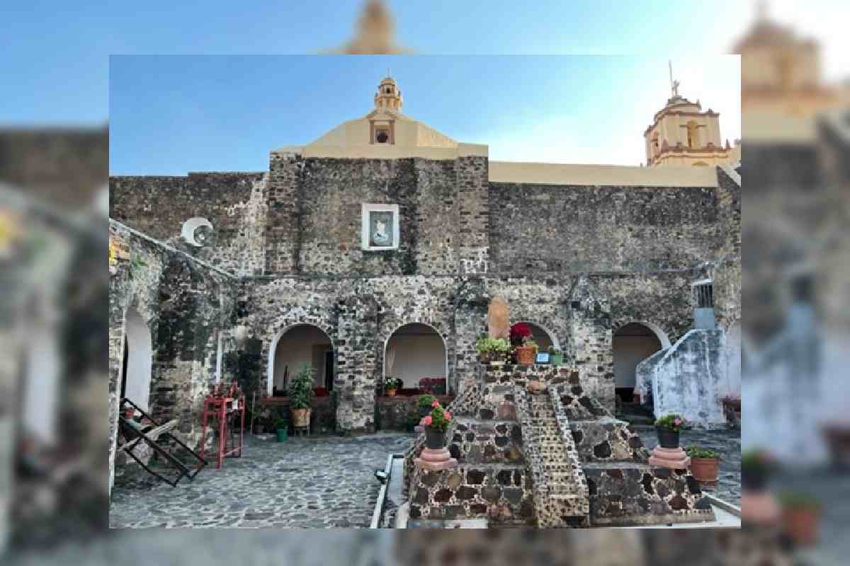 Piso del patio del Convento de la Purificación, en Tlanepantla, Morelos.