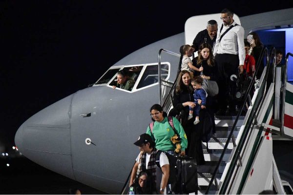 Mexicanos evacuados de Israel