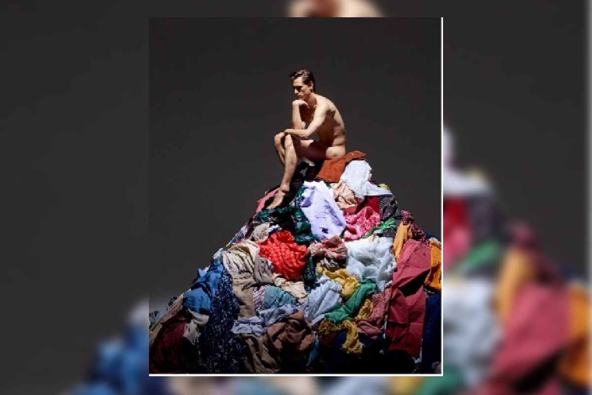 Foto de la campaña  Piensa. Luego compra. Adolfo Domínguez, 2019