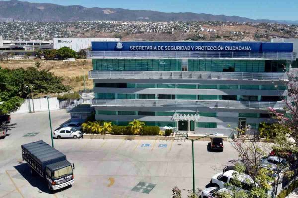 Sede de la Secretaría de Seguridad de Chiapas, al frente familiares de policías realizaron un bloqueo