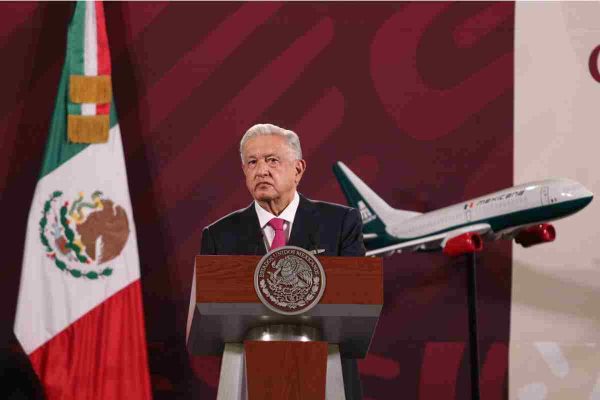 AMLO anunció que la nueva aerolínea operaría en Diciembre.