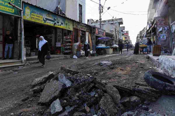 Calles de Palestina lucen destruidas debido a los constantes bombardeos de Israel.