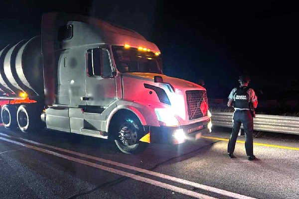 Tractocamiones con huachicol decomisados en Matamoros, Tamaulipas