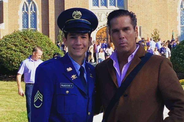 Roberto Palazuelos junto a su hijo, Roberto jr.
