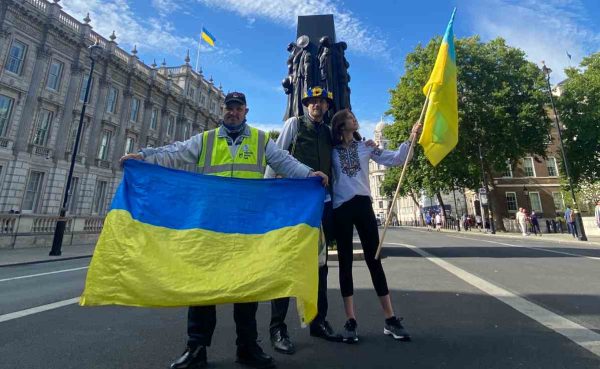 Fotografía de manifestantes ucranianos en Londres, Reino Unido