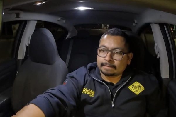 Rafael Díaz, conocido como “Rafael Wayne o El uber más famoso de Juárez”.