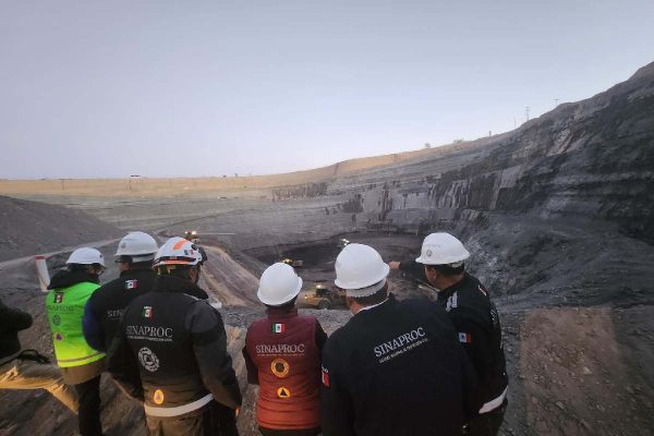 Autoridades en la mina El Pinabete en Sabinas, Coahuila