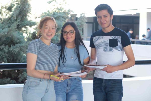 El gobierno de Aguascalientes, encabezado por Tere Jiménez, otorgó diversos apoyos a estudiantes.