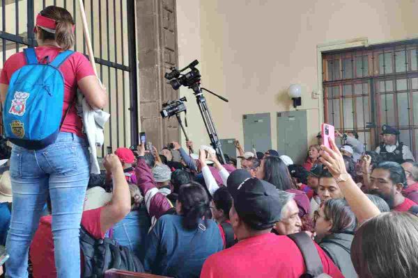 Maestros de la CNTE dan ‘portazo’ en la SEP; exigen ser atendidos por Leticia Ramírez