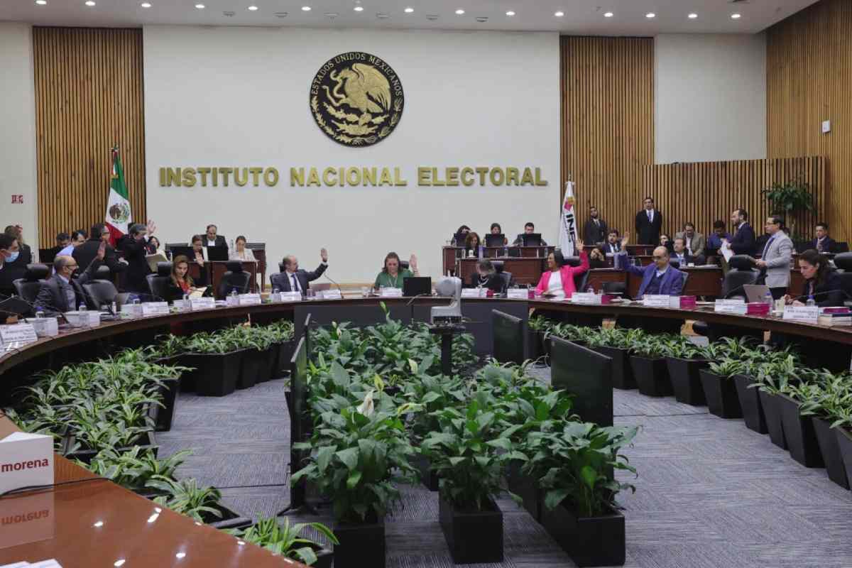 Sesión extraordinaria del INE.