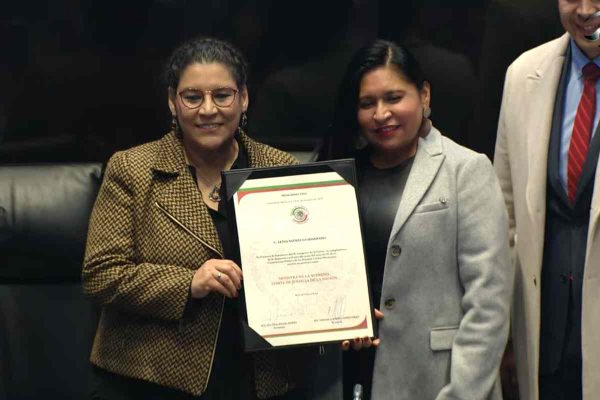 Toma de protesta Lenia Batres