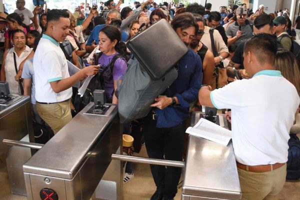 Pasajeros estrenan la obra del Tren Maya.
