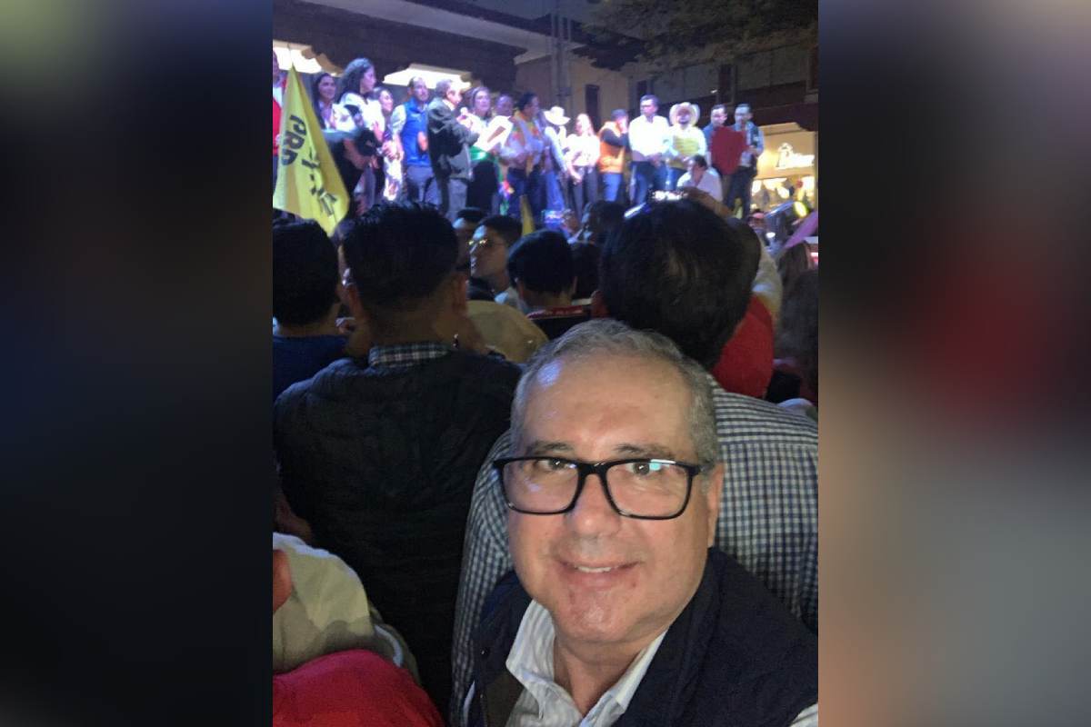 Enrique Godínez roban camioneta