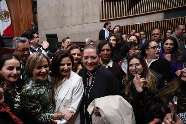 Guadalupe Taddei junto a la presidenta del TEPJF