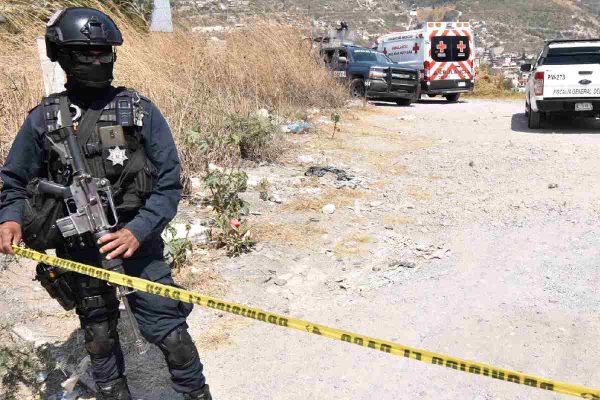 Autoridades de Guerrero en un operativo tras un crimen.