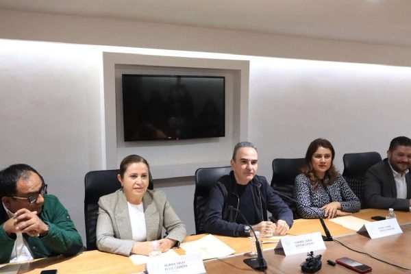 Diputados del PRI en conferencia donde anuncian su renuncia a la bancada del PRI en el Congreso de Puebla.