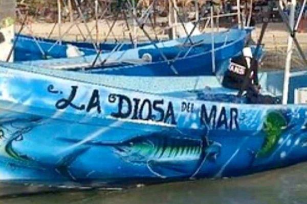 Embarcación que se hundió en Isla Mujeres-Cancún en Quintana Roo.