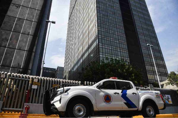 Operativo tras el hallazgo de una granada en la Torre de Pemex en CDMX.