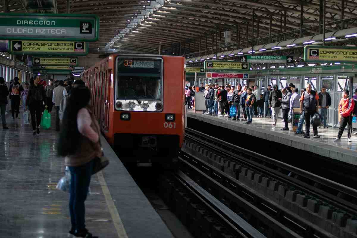 horarios metros metrobus reyes magos