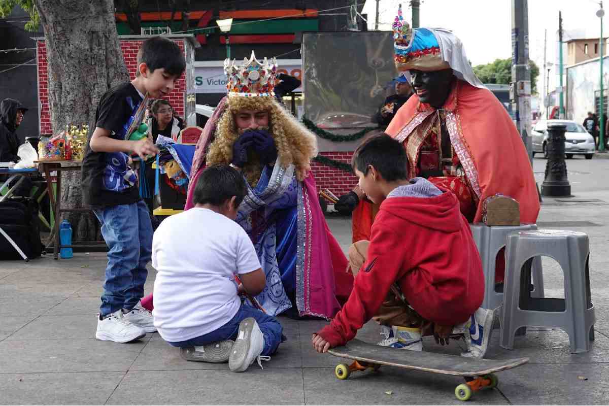 horarios metros metrobus reyes magos