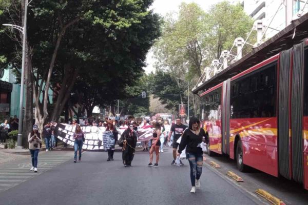 Manifestantes contra las corridas de toros en CDMX