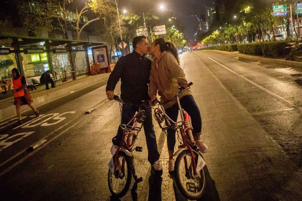 paseo nocturno dia del amor y la amistad