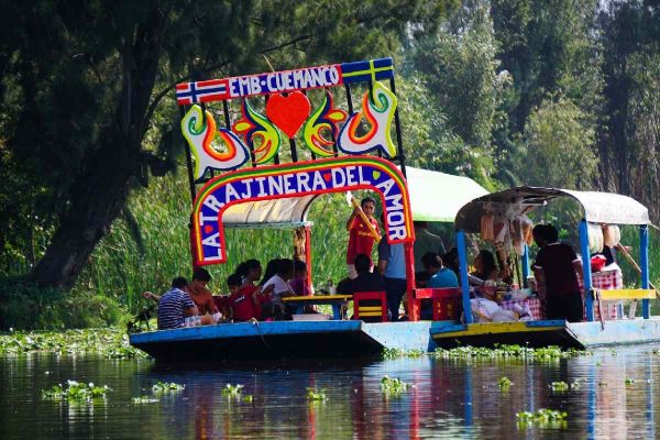 La ley seca no afectará la venta de alcohol en las trajineras