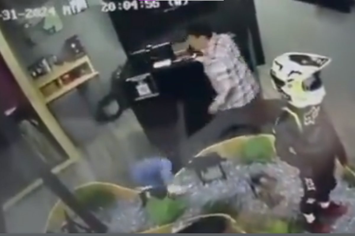 Mujer es golpeada por hombre en tienda de Naucalpan| Foto: Captura de Pantalla