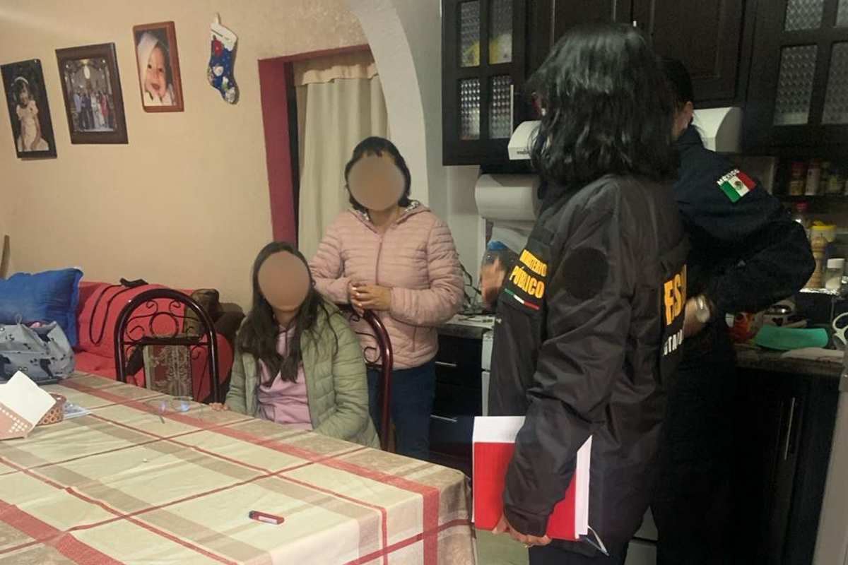 Víctima de agresión en Naucalpan es visitada por elementos de la Fiscalía| Foto: Fiscalía Edomex