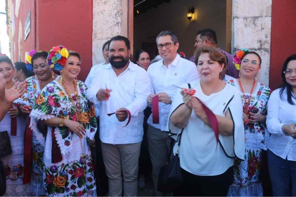 Roger Aguilar Arroyo, alcalde de Motul, Yucatán, en un evento oficial.