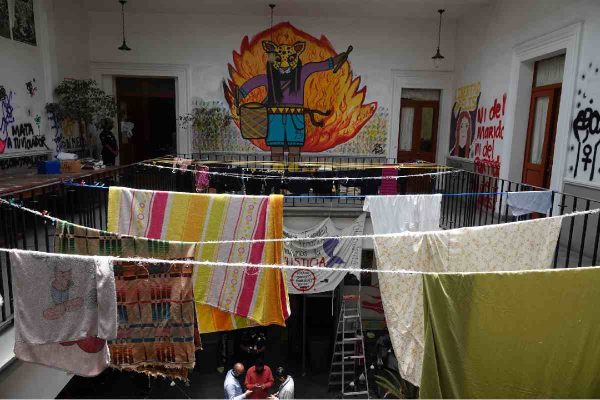 Interior de la CNDH en CDMX durante la Okupa.