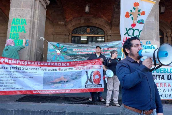 Vecinos de la alcaldía Tlalpan protestan por la remodelación del Estadio Azteca.