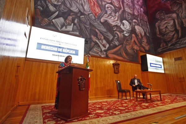 Xóchitl Gálvez durante su participación en el encuentro “Derecho de Réplica” con la UdeG, el 23 de agosto de 2023.